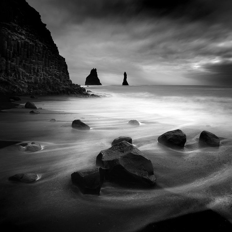 James Appleton "Reynisdrangar, Vik - Islandia"
"Słynne kominy skalne i słupy bazaltowe w Reynisdrangar, w pobliżu Vik w Islandii"
